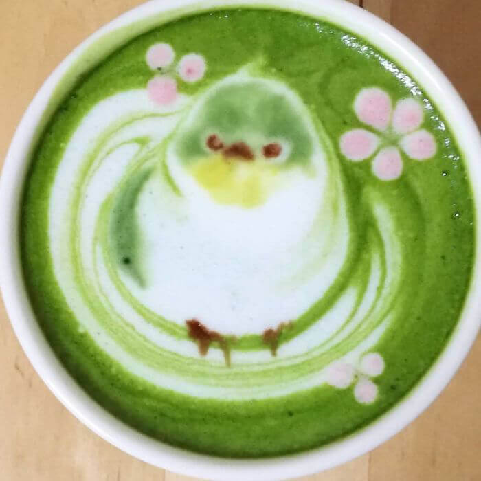 Café com tema de pássaro do artista japonês Ku-san