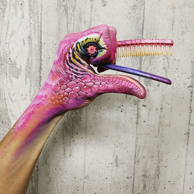 Monstros de mão impressionantes pintados pelo maquiador JIRO