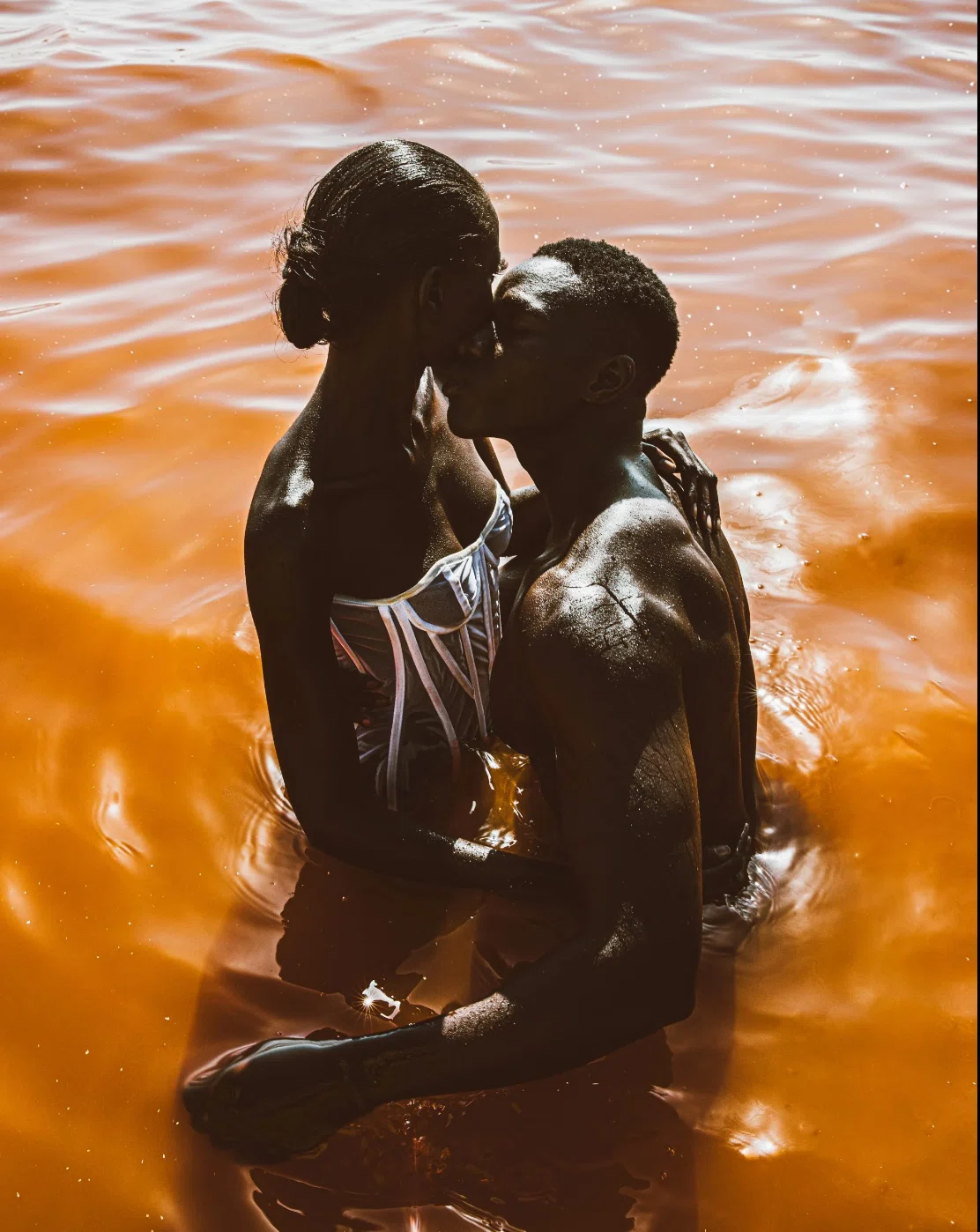 As fotografias de Lou Escobar posicionam o sujeito humano entre o real e o surreal
