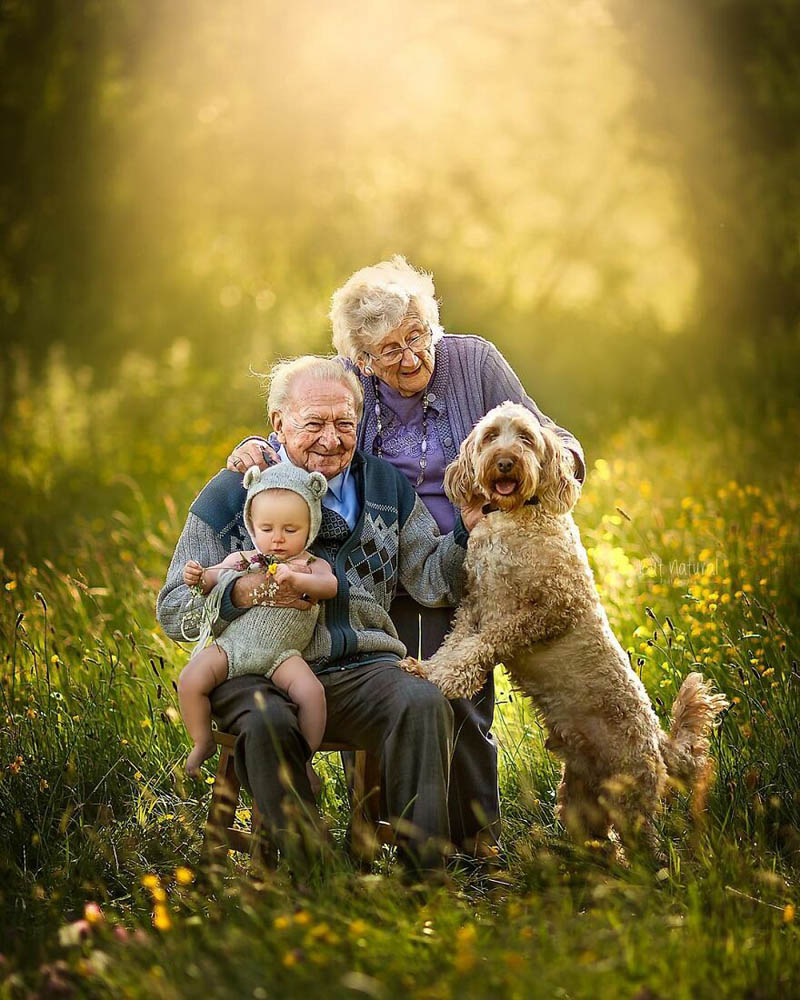 Fotografia de família comovente dos avós e seus netos, por Sujata Setia