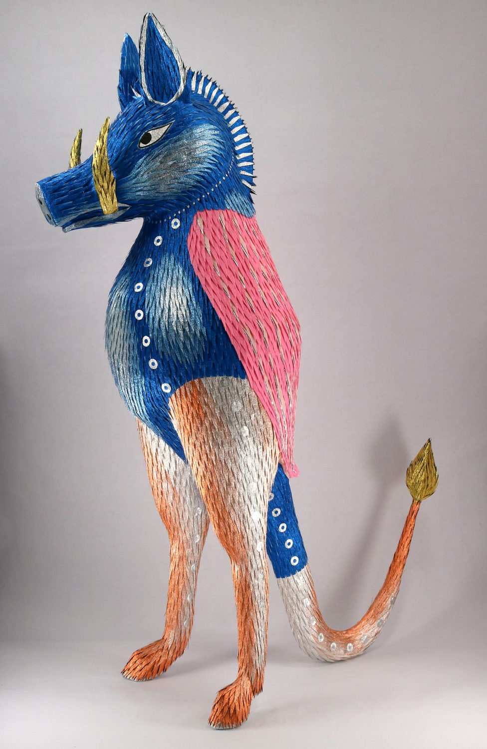 Piñata Iluminada: Esculturas em Papel de Roberto Benavidez