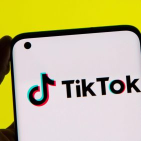 TikTok entra no mercado de anúncios de busca, desafiando Google e Microsoft