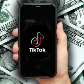 TikTok recorre a incentivos em dinheiro para atrair novos usuários